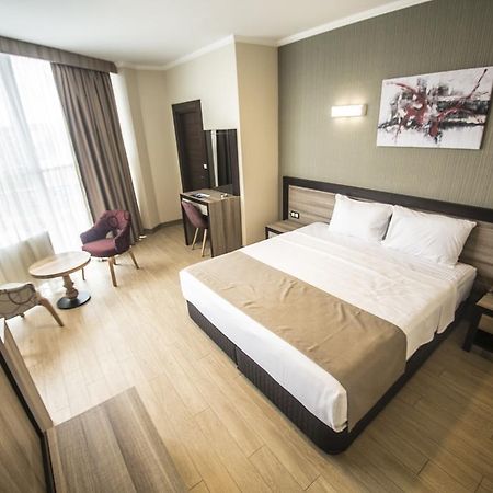 The Corner Hotel Sincan Bagian luar foto