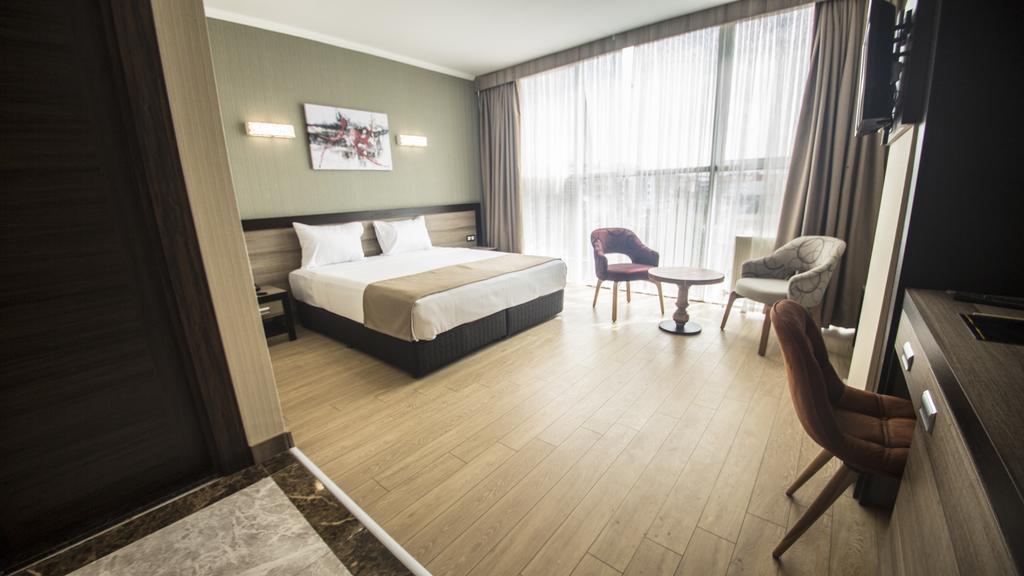 The Corner Hotel Sincan Bagian luar foto