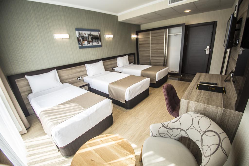 The Corner Hotel Sincan Bagian luar foto