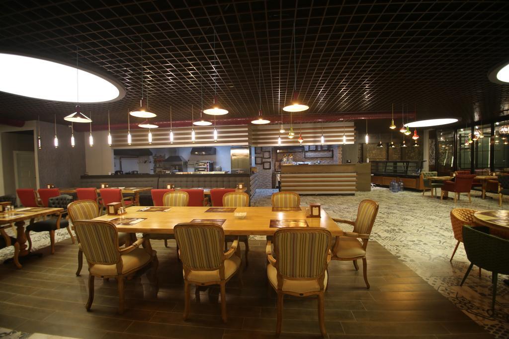 The Corner Hotel Sincan Bagian luar foto
