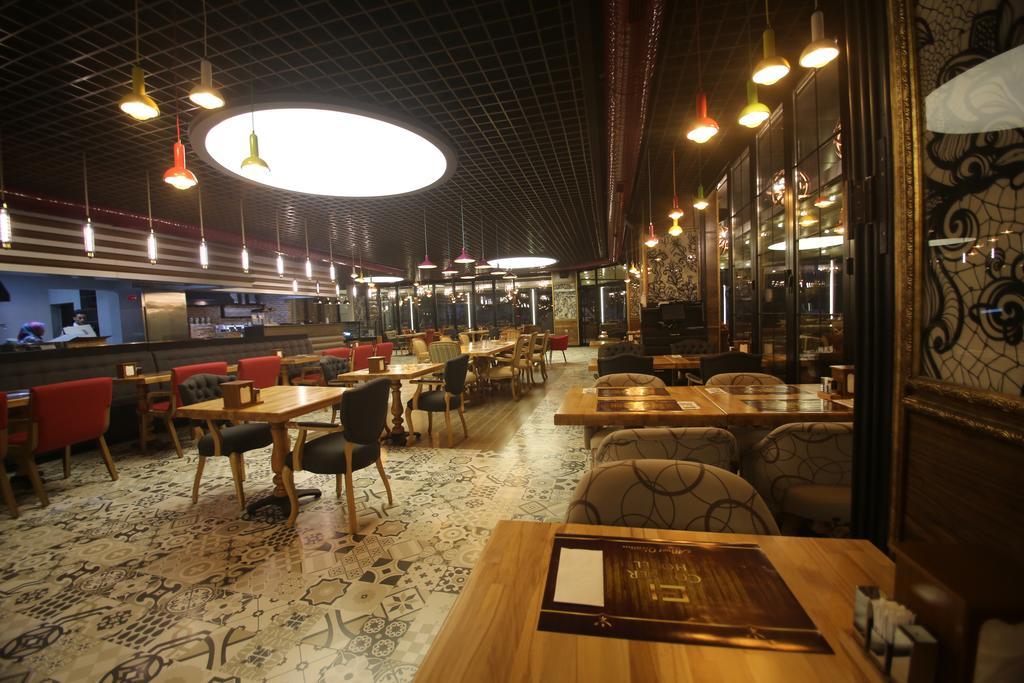 The Corner Hotel Sincan Bagian luar foto
