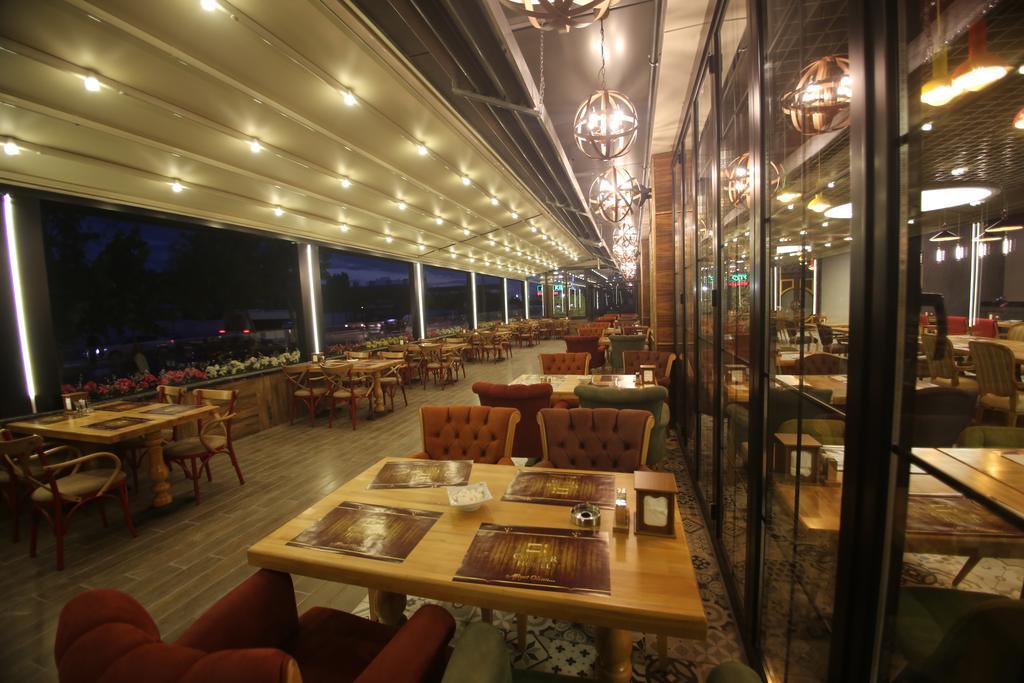 The Corner Hotel Sincan Bagian luar foto
