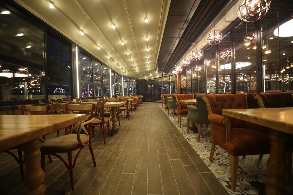 The Corner Hotel Sincan Bagian luar foto