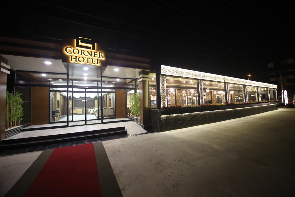 The Corner Hotel Sincan Bagian luar foto