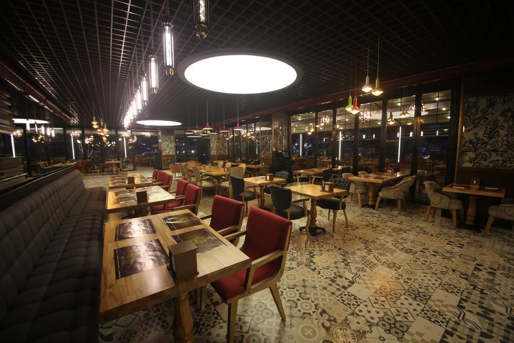 The Corner Hotel Sincan Bagian luar foto