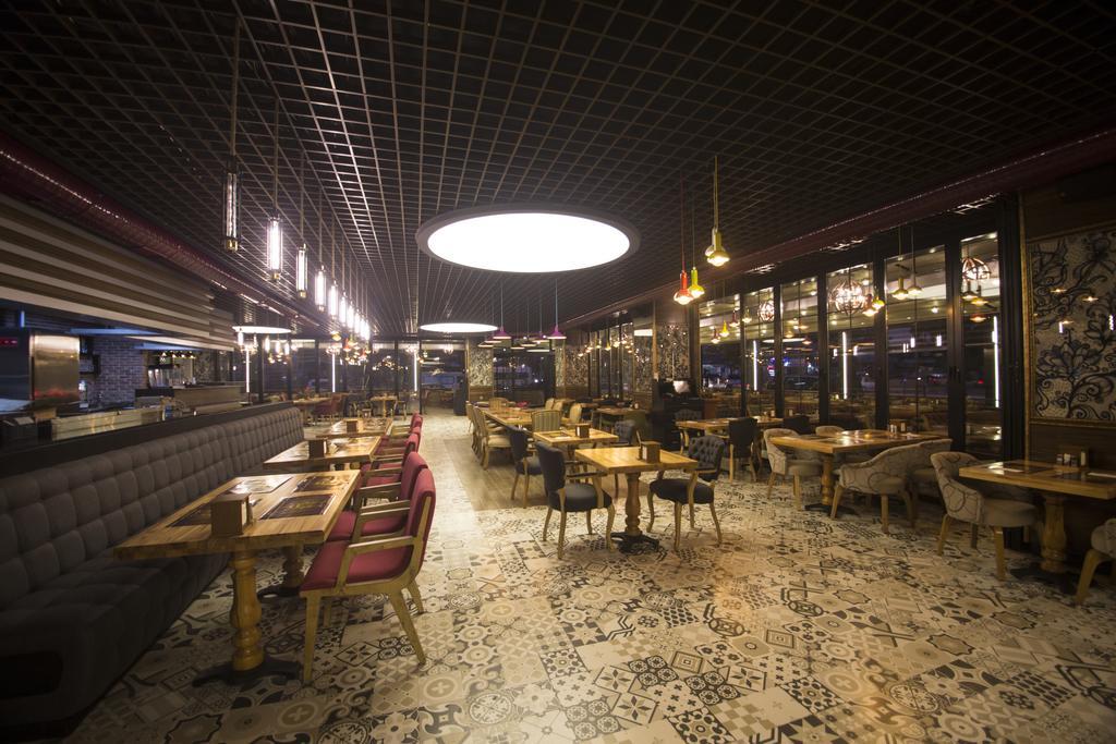 The Corner Hotel Sincan Bagian luar foto