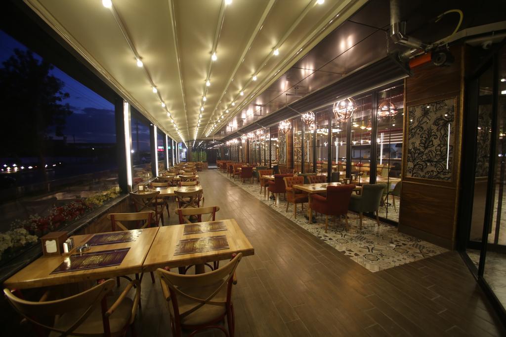 The Corner Hotel Sincan Bagian luar foto