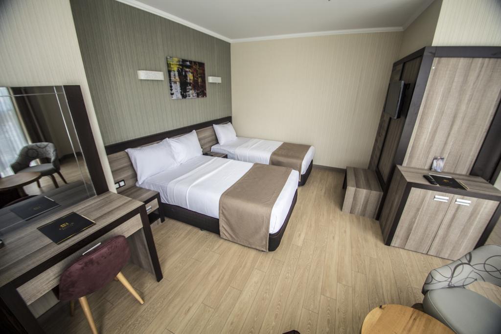 The Corner Hotel Sincan Bagian luar foto