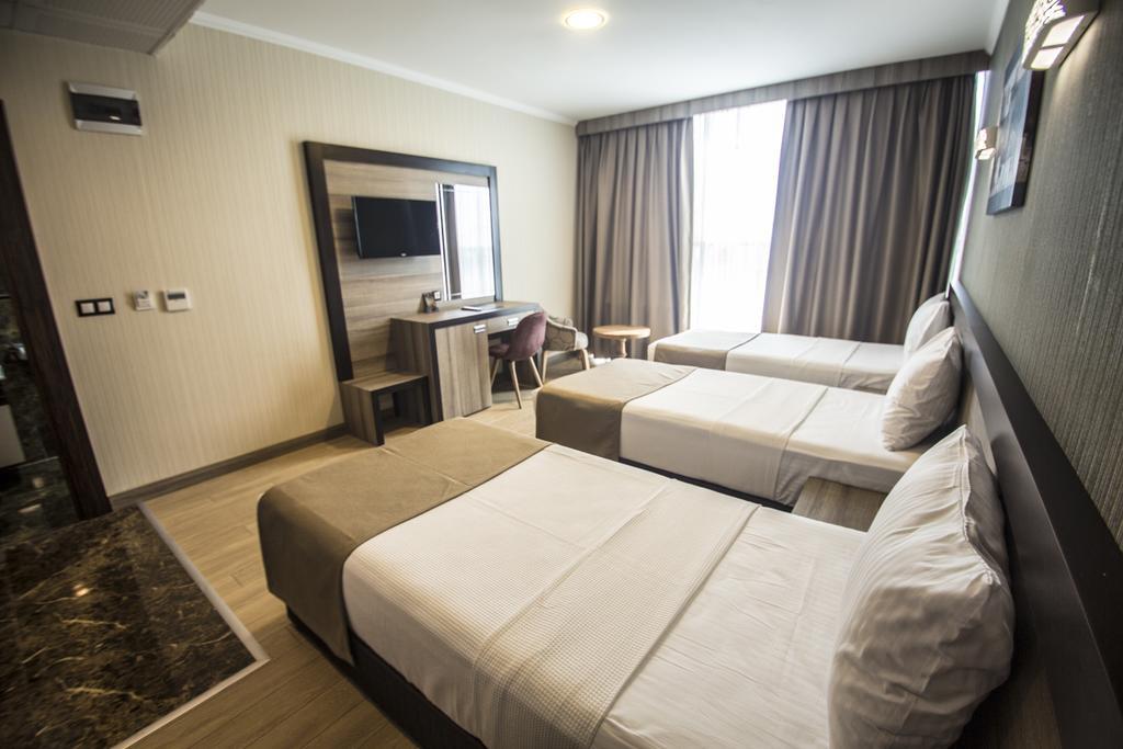 The Corner Hotel Sincan Bagian luar foto