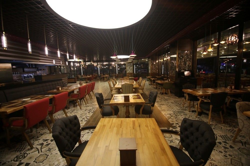 The Corner Hotel Sincan Bagian luar foto