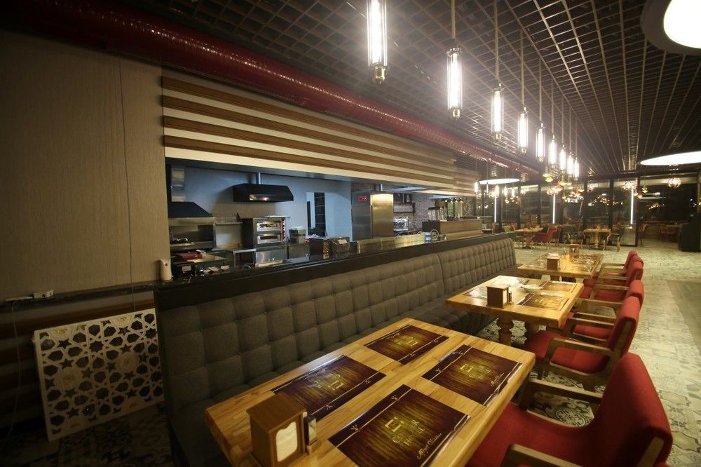 The Corner Hotel Sincan Bagian luar foto