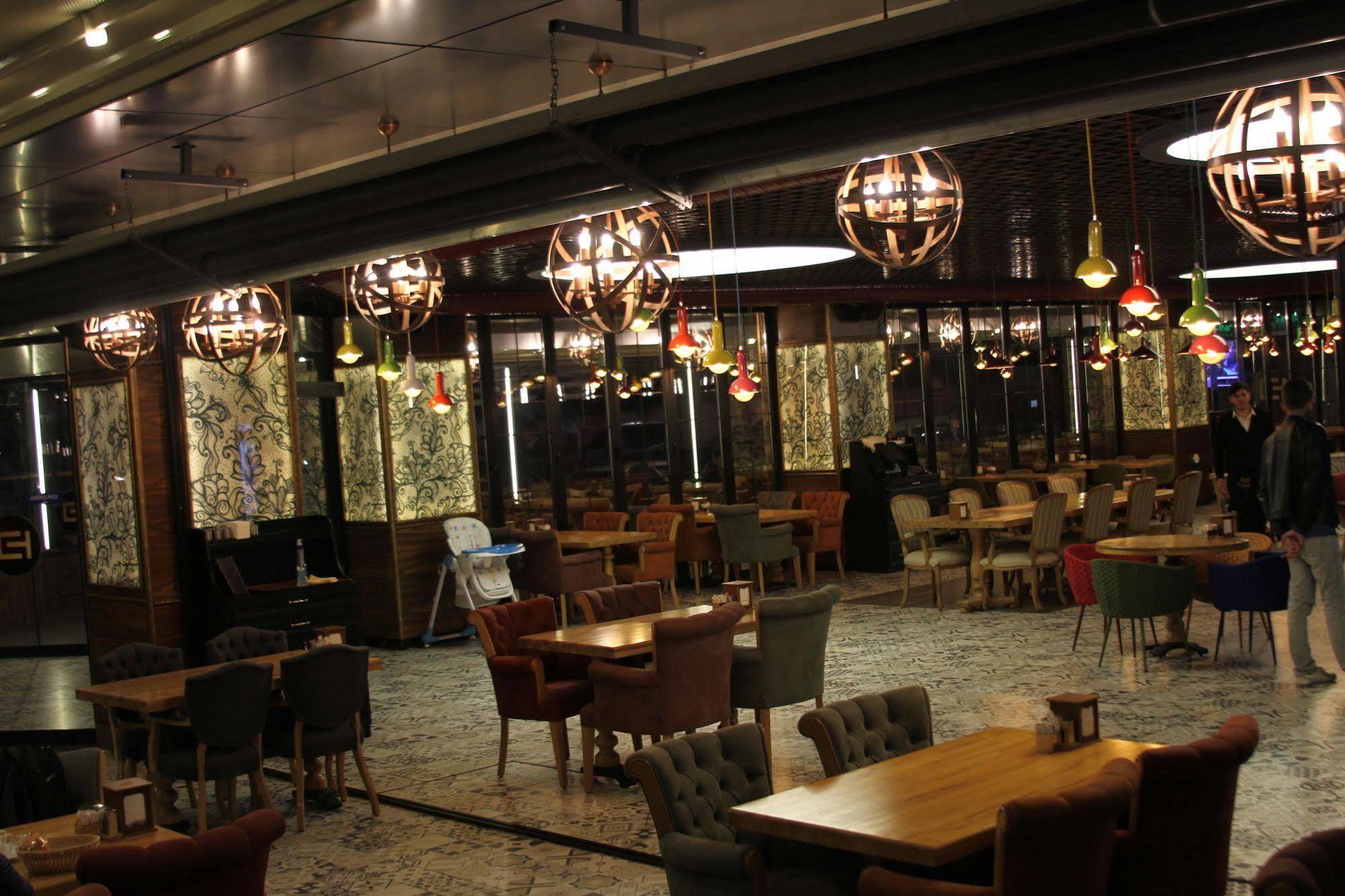 The Corner Hotel Sincan Bagian luar foto