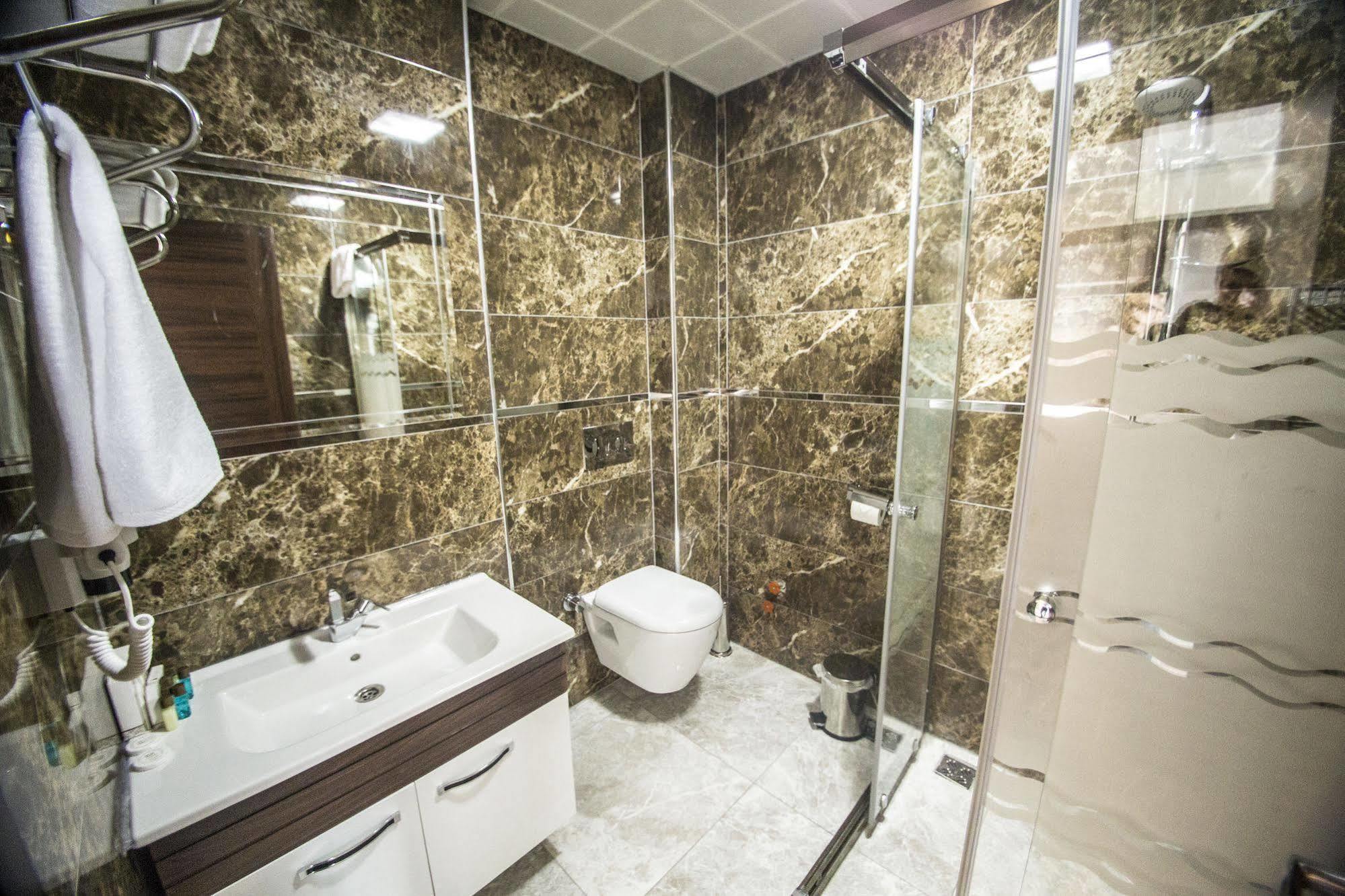 The Corner Hotel Sincan Bagian luar foto