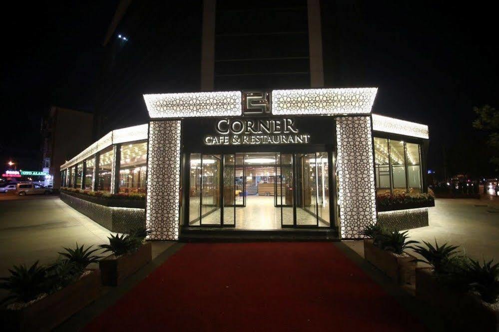 The Corner Hotel Sincan Bagian luar foto