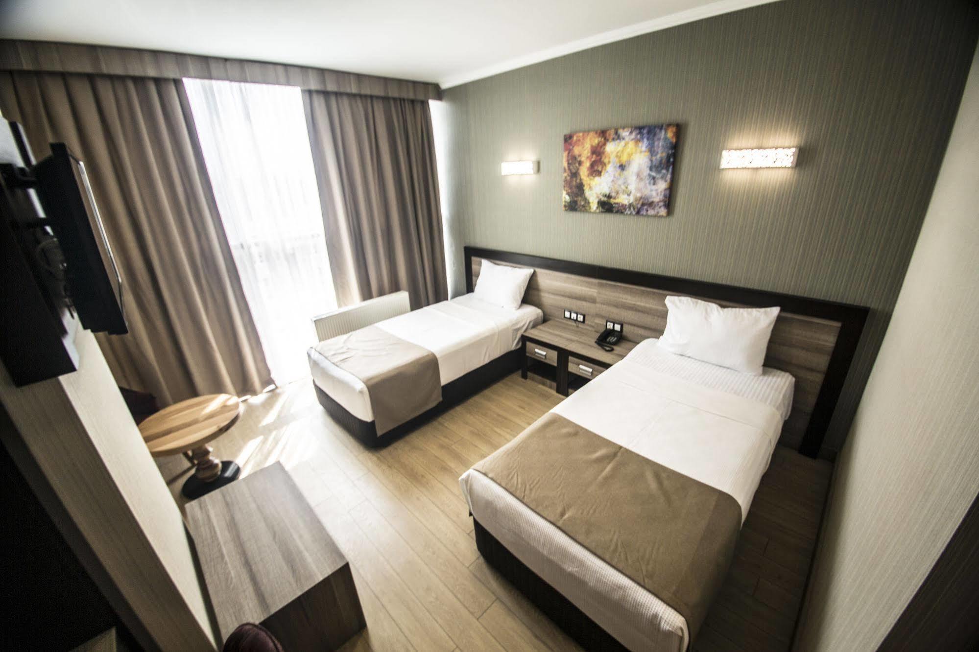 The Corner Hotel Sincan Bagian luar foto